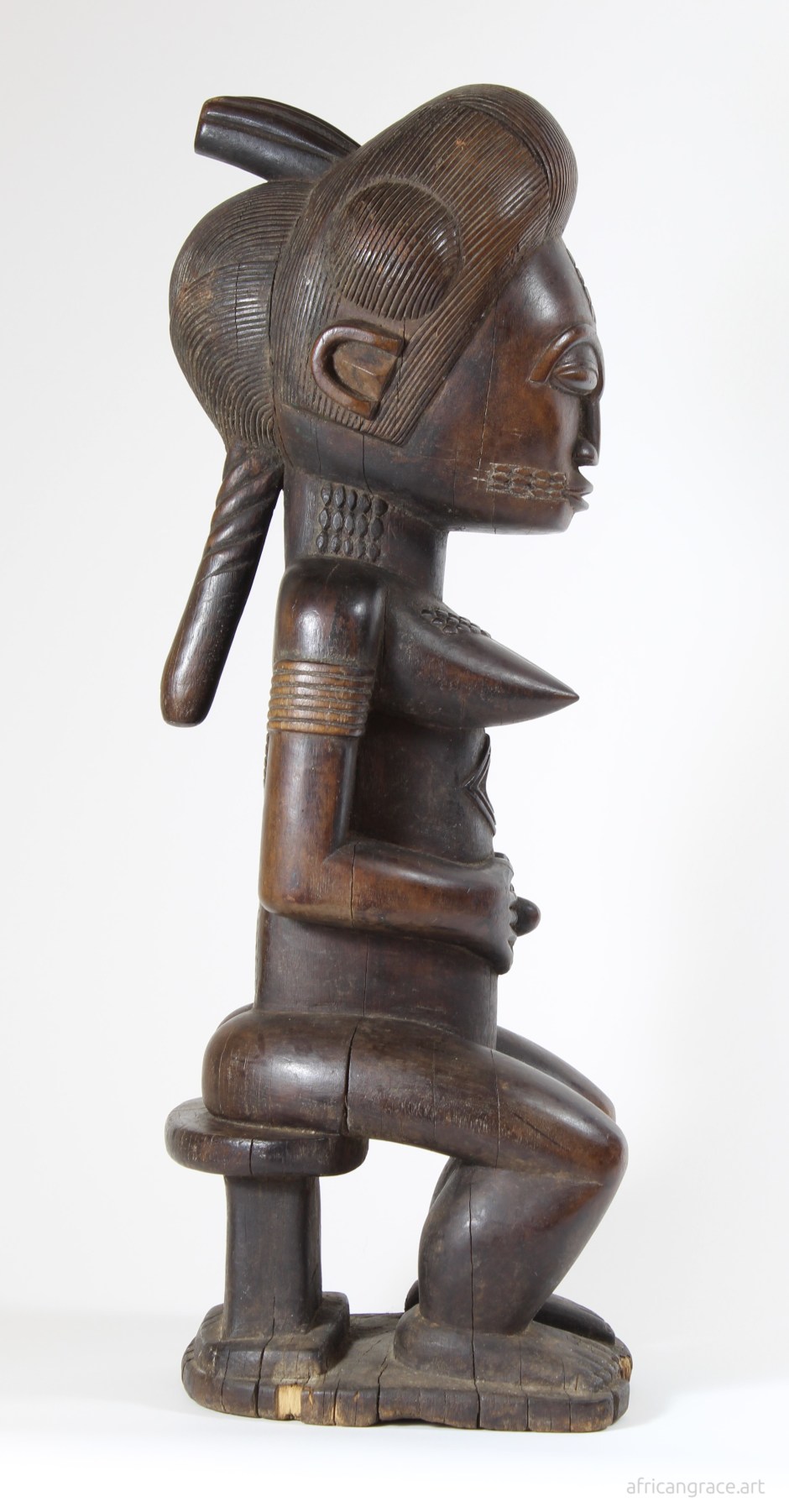 Baule amuin bla female power figure right view