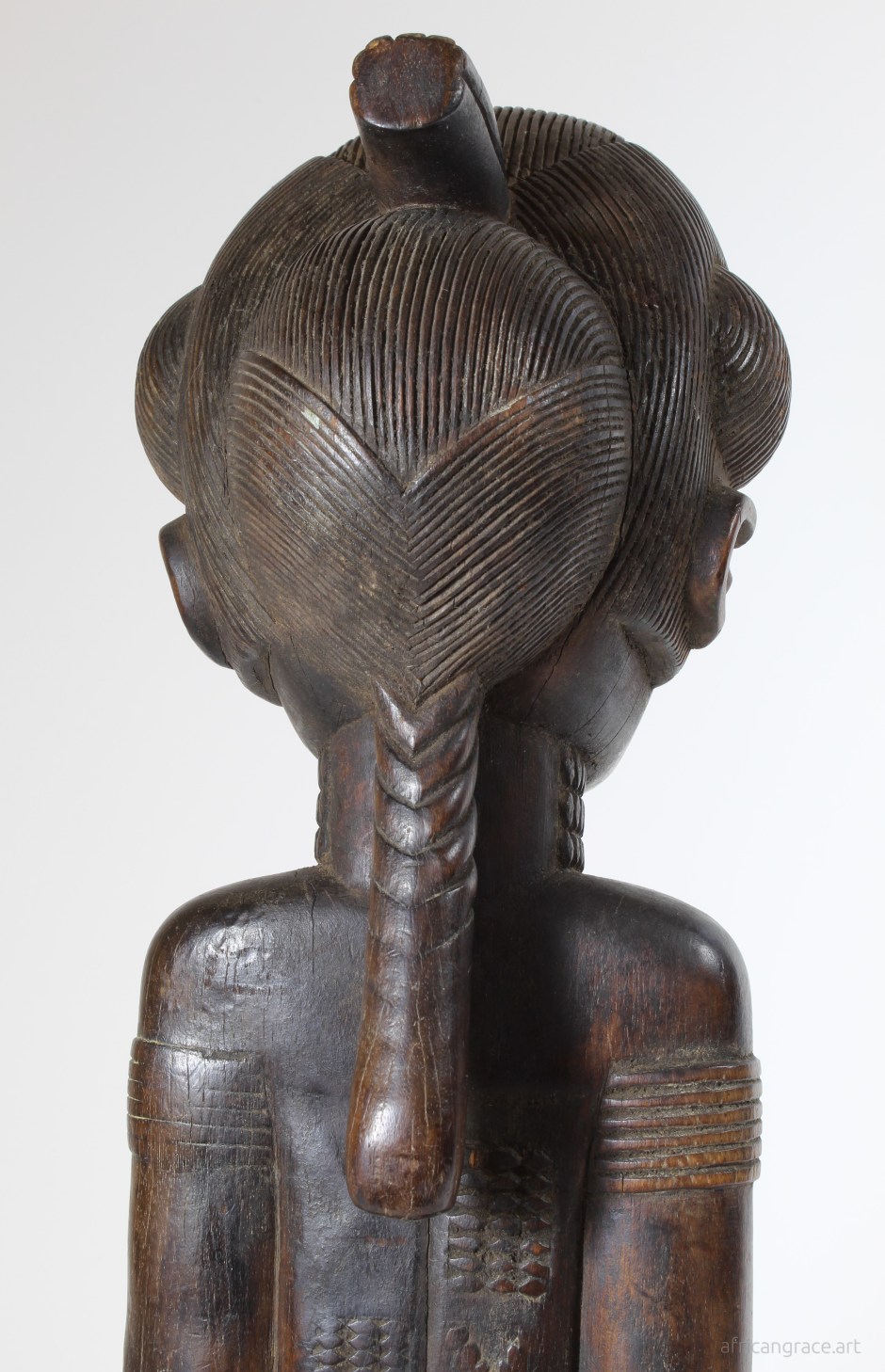 Baule amuin bla female power figure back view detail