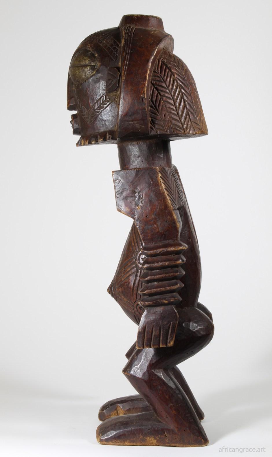 Boyo Buyu male chief figure left view