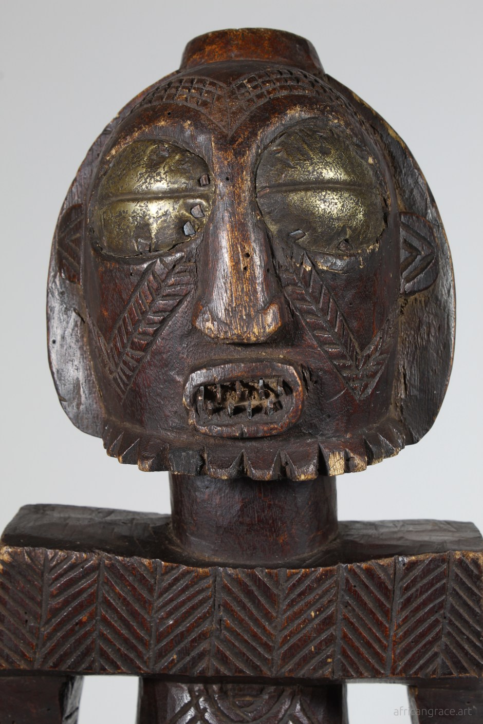 Boyo Buyu male chief figure front view top third