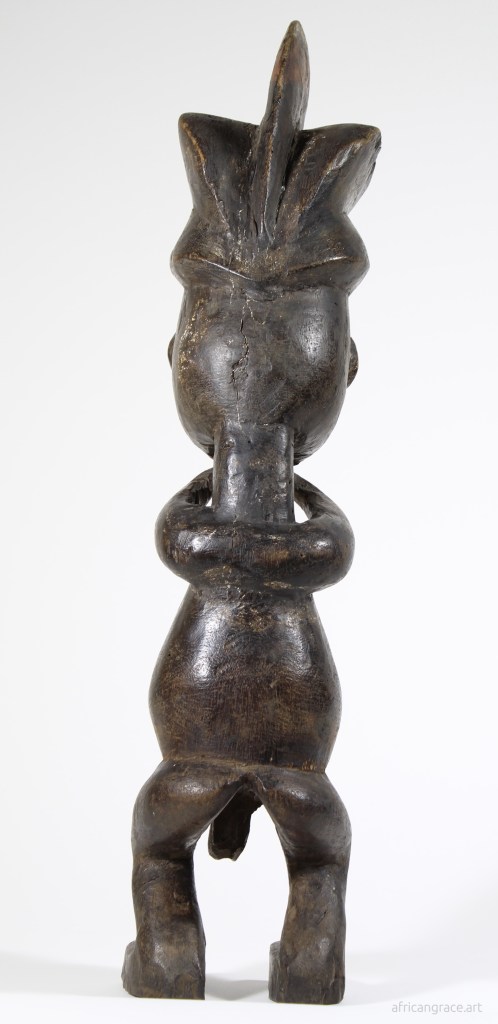 Hungaan Hungana mukisi male figure back view