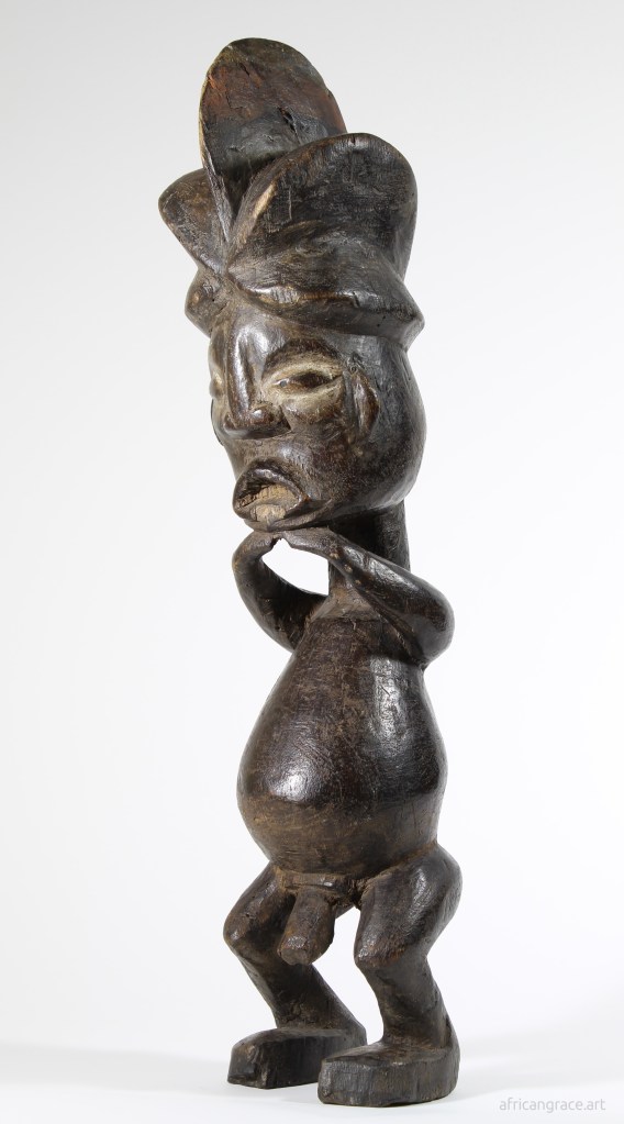 Hungaan Hungana mukisi male figure left front view