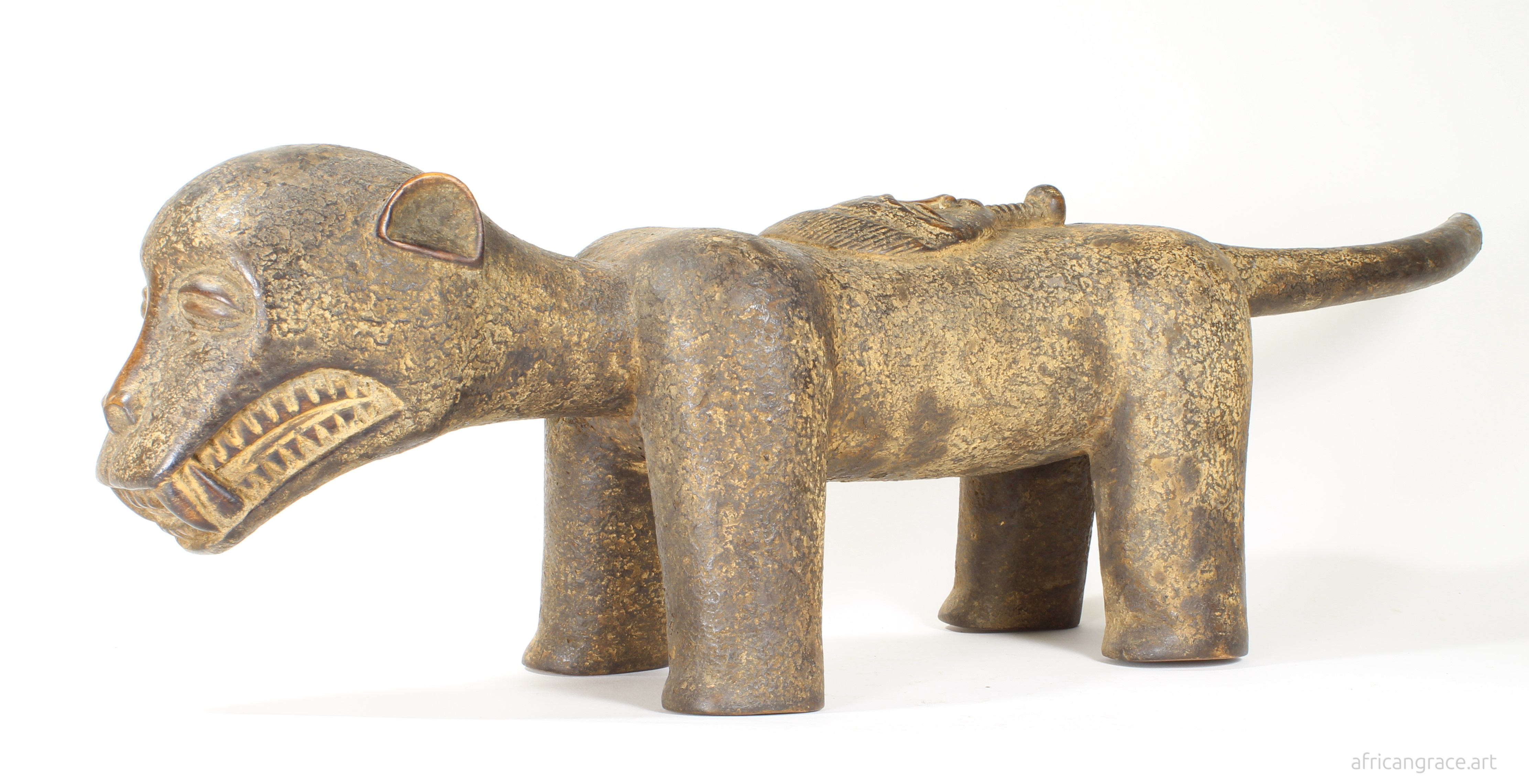 Baule leopard amuin figure left side