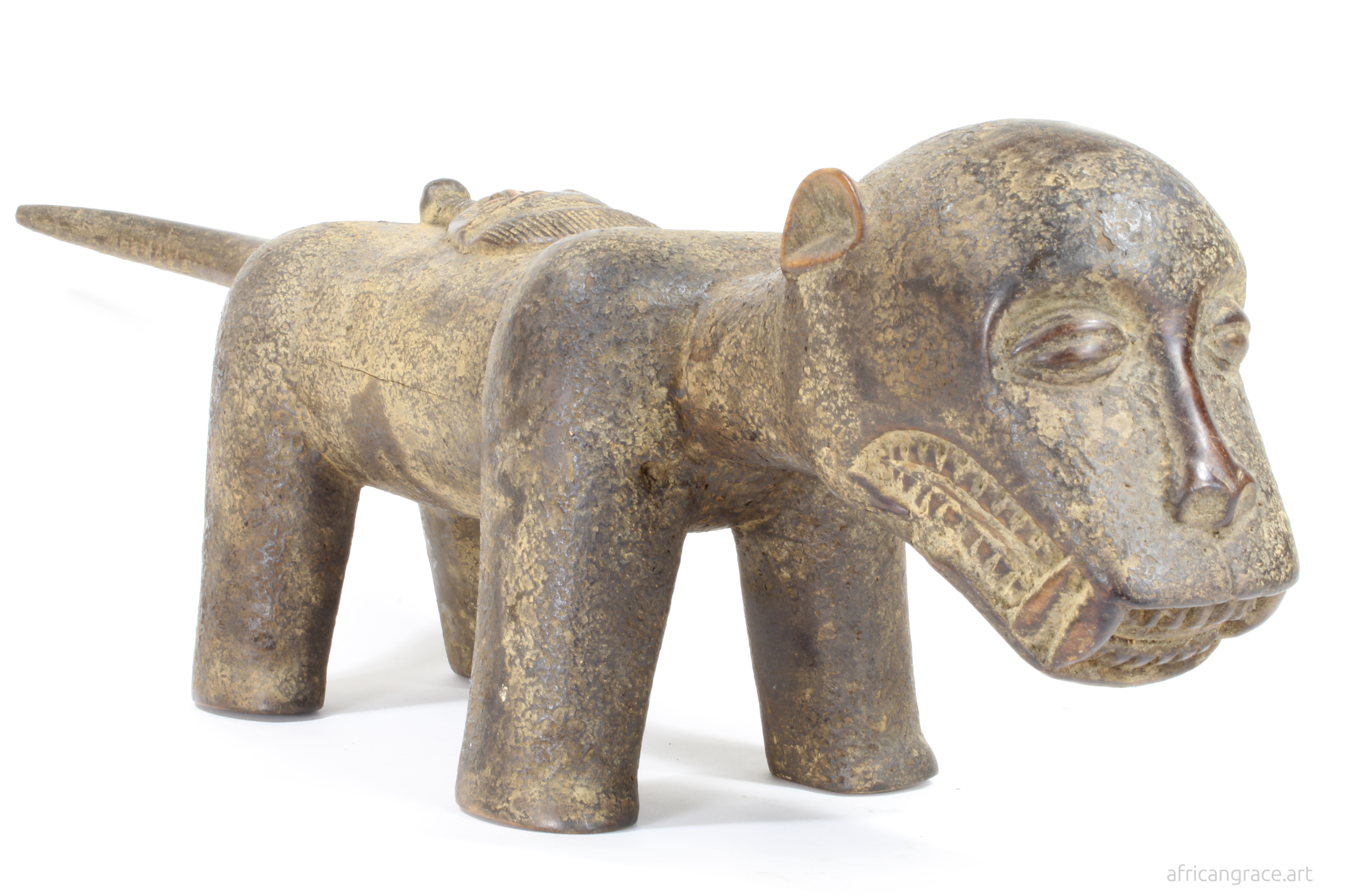 Baule leopard amuin figure right side 45 degree