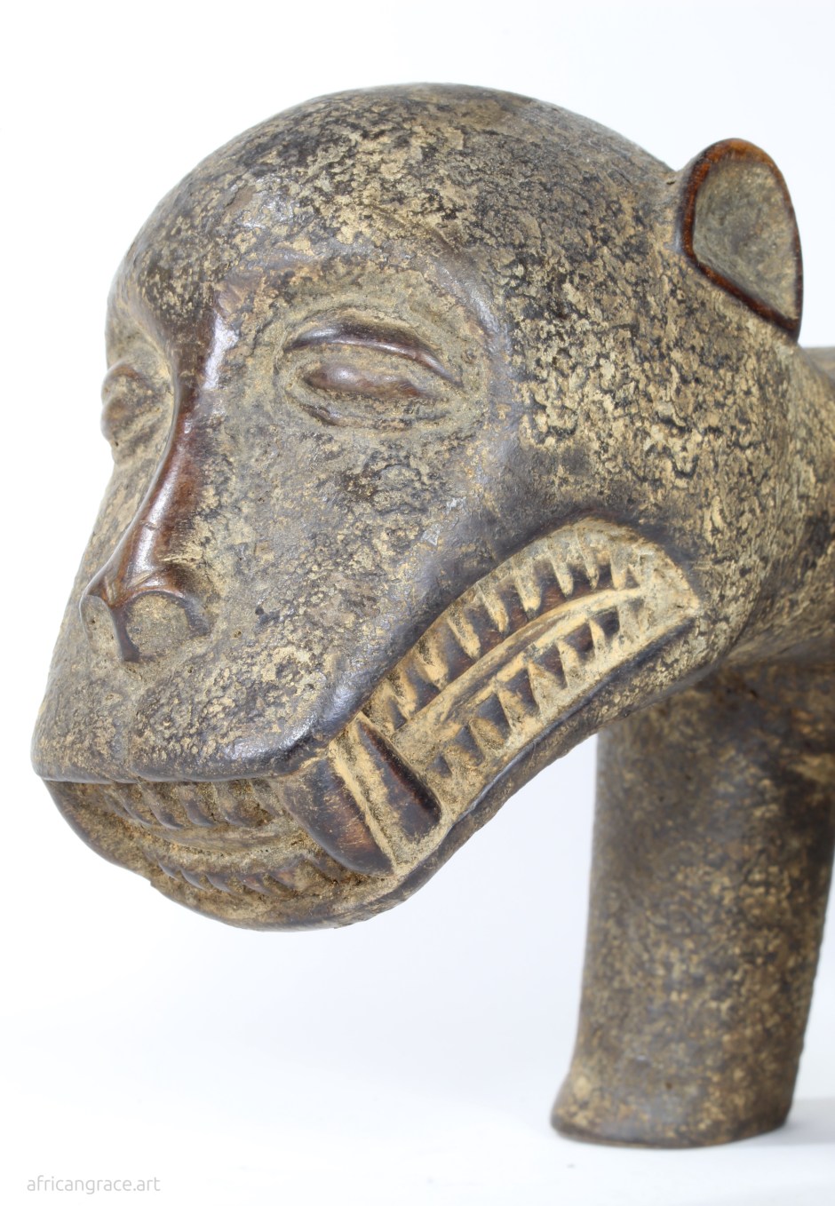 Baule leopard amuin figure left side head 45 degree profile